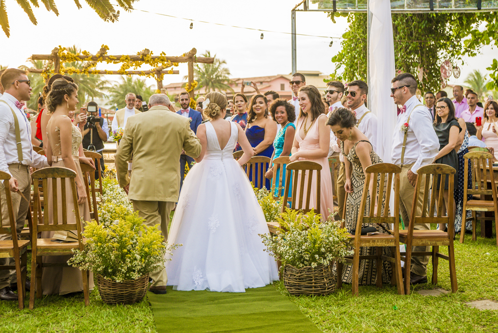 nossa casa estúdio espaço como queres entrada da noiva por do sol vestido branco pai da noiva e convidados