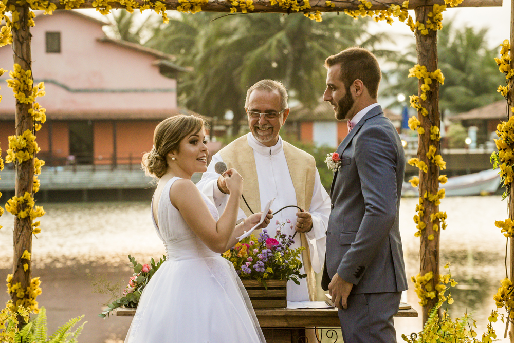 nossa casa estudio espaço como queres casamento noiva e noivo retrato gravata borboleta festa cerimônia fotografia profissional por do sol final do dia