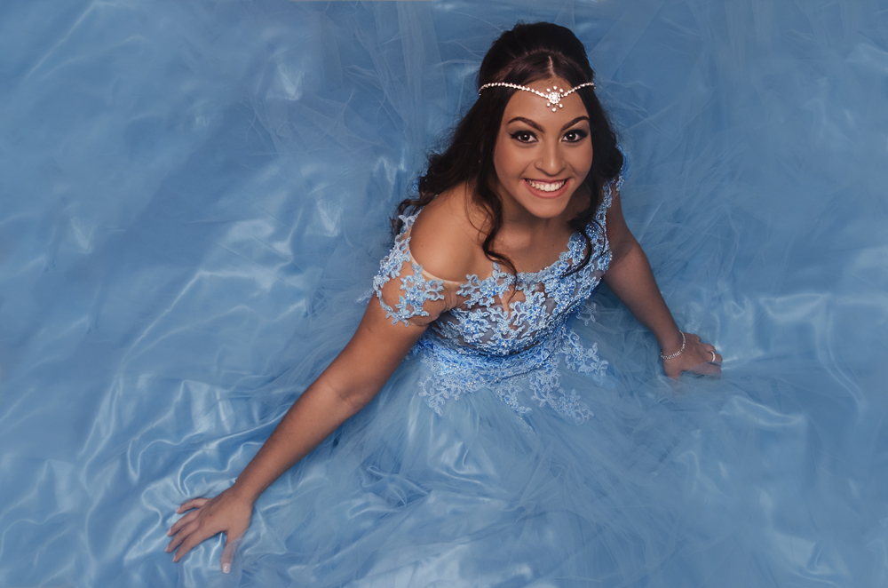 Festa debutante aniversário 15 anos making of maquiagem cabelo vestido fotografia Niterói Muriaé Rio de Janeiro Itaperuna cobertura fotográfica M2 eventos nossa casa estúdio ninho do ganso valsa