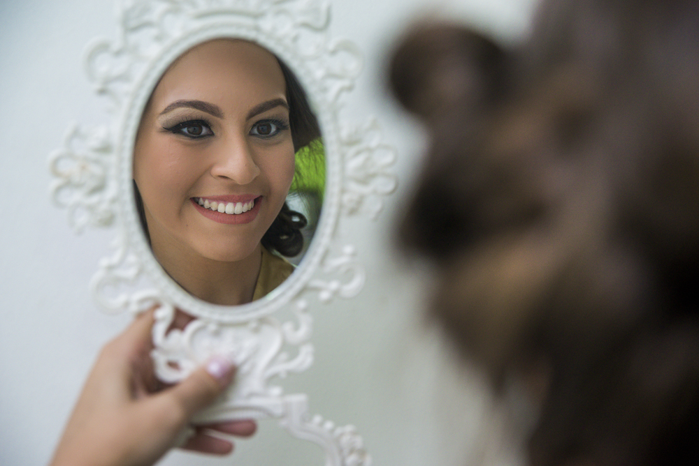 Festa debutante aniversário 15 anos making of maquiagem cabelo vestido fotografia Niterói Muriaé Rio de Janeiro Itaperuna