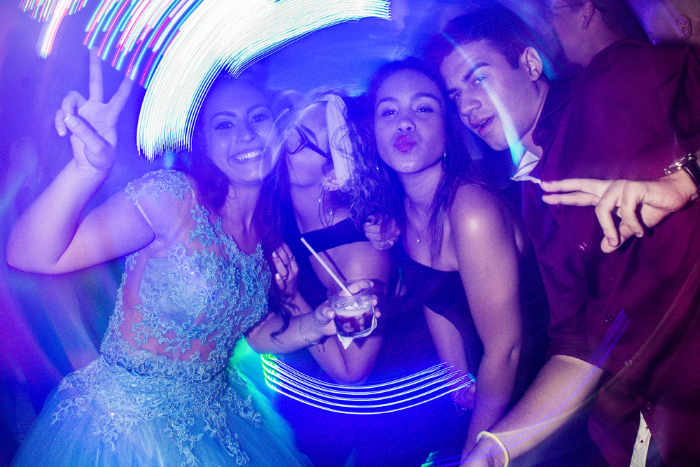 Festa debutante aniversário 15 anos making of maquiagem cabelo vestido fotografia Niterói Muriaé Rio de Janeiro Itaperuna cobertura fotográfica M2 eventos nossa casa estúdio ninho do ganso