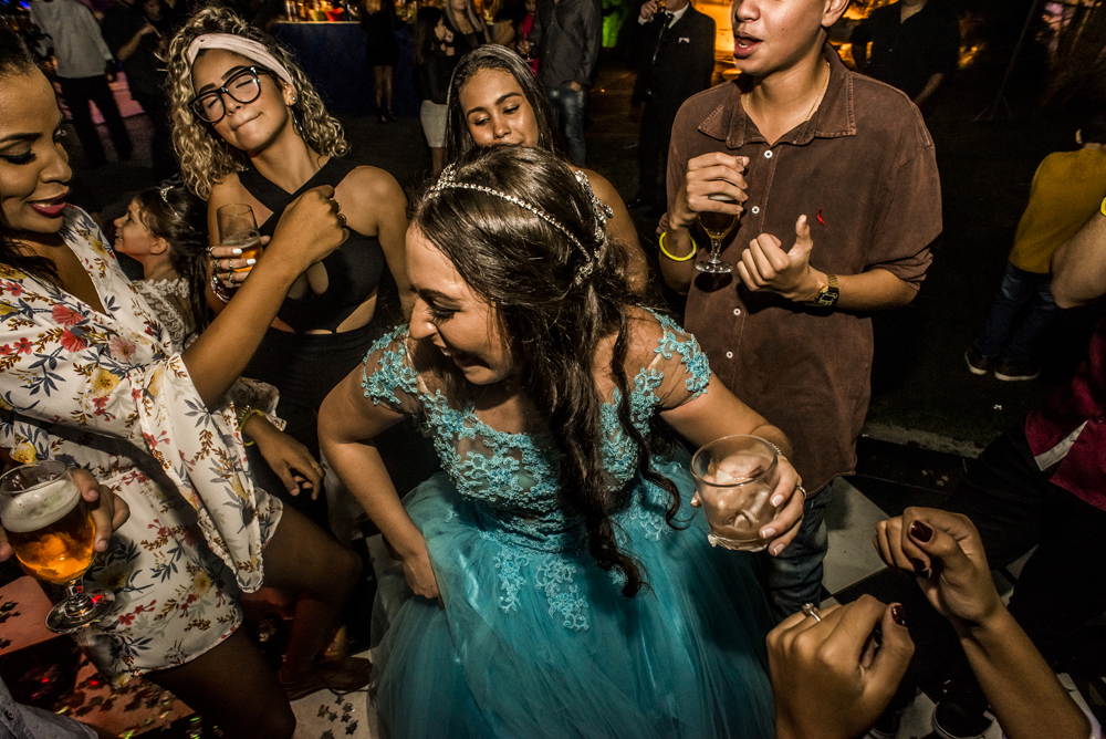 Festa debutante aniversário 15 anos making of maquiagem cabelo vestido fotografia Niterói Muriaé Rio de Janeiro Itaperuna cobertura fotográfica M2 eventos nossa casa estúdio ninho do ganso