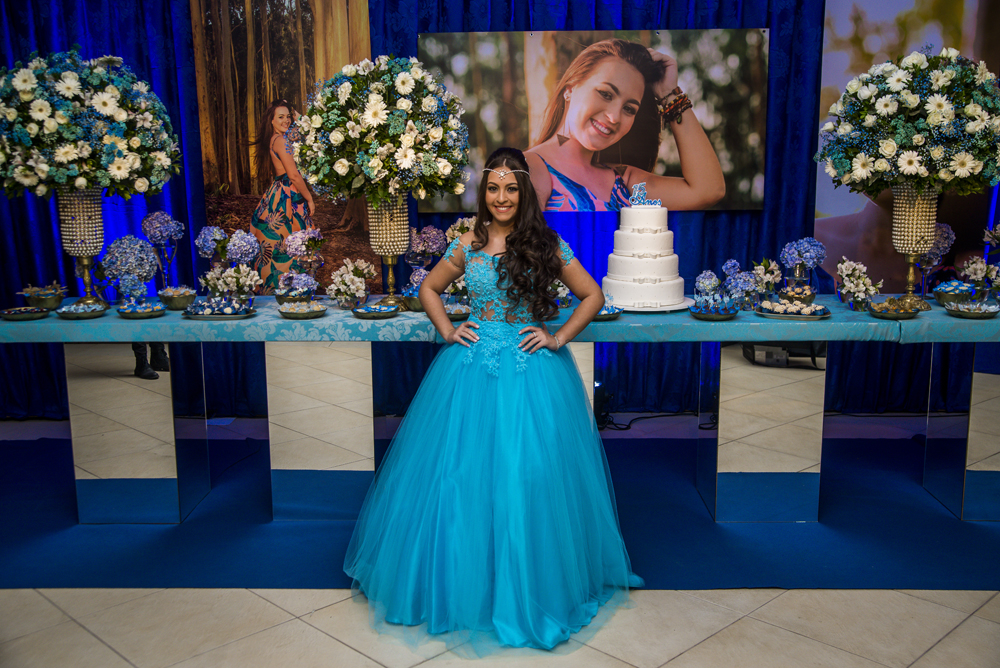 Festa debutante aniversário 15 anos making of maquiagem cabelo vestido fotografia Niterói Muriaé Rio de Janeiro Itaperuna cobertura fotográfica