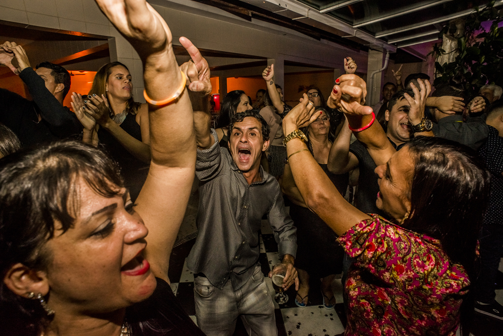Festa debutante aniversário 15 anos making of maquiagem cabelo vestido fotografia Niterói Muriaé Rio de Janeiro Itaperuna cobertura fotográfica M2 eventos nossa casa estúdio ninho do ganso