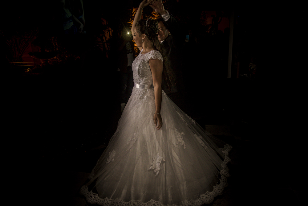 Festa debutante aniversário 15 anos making of maquiagem cabelo vestido fotografia Niterói Muriaé Rio de Janeiro Itaperuna cobertura fotográfica M2 eventos nossa casa estúdio ninho do ganso valsa