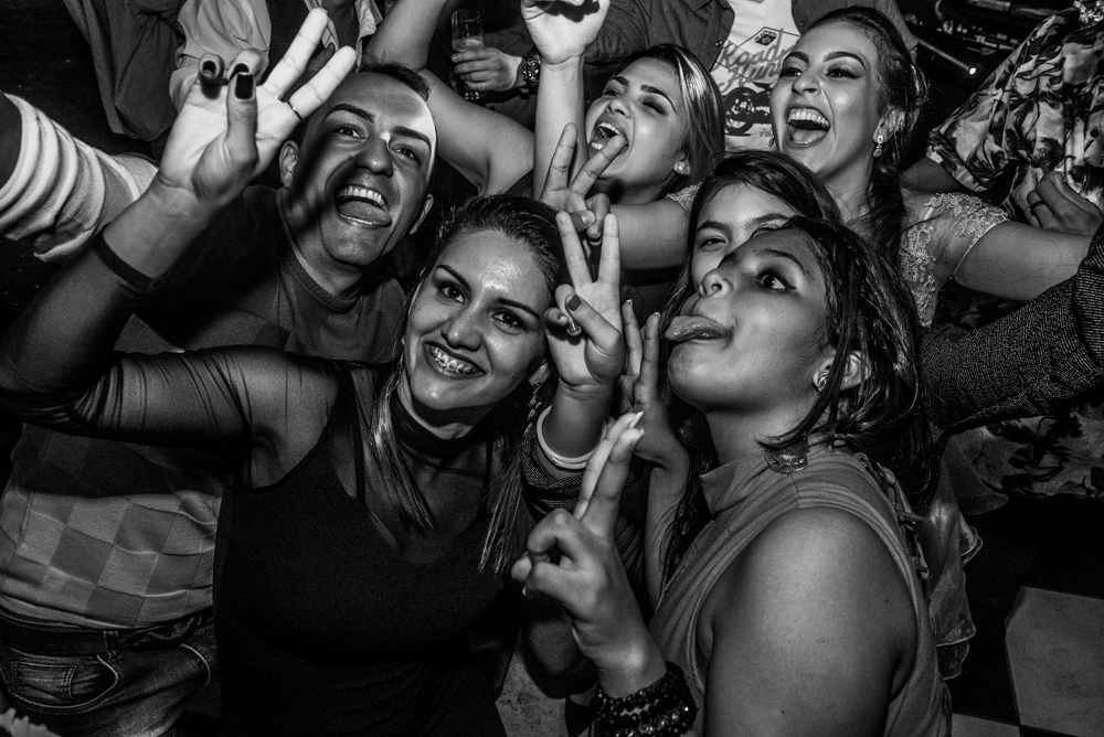 Festa debutante aniversário 15 anos making of maquiagem cabelo vestido fotografia Niterói Muriaé Rio de Janeiro Itaperuna cobertura fotográfica M2 eventos nossa casa estúdio ninho do ganso