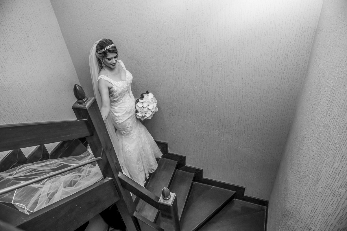 noiva making of casamento solar imperial niterói  piratininga maquiagem e penteado fotografia profissional rio de janeiro rústico campo praia casar 2018 2019 igreja cerimônia nossa casa estúdio vestido branco altar fotógrafo criativo festa  preto e branco