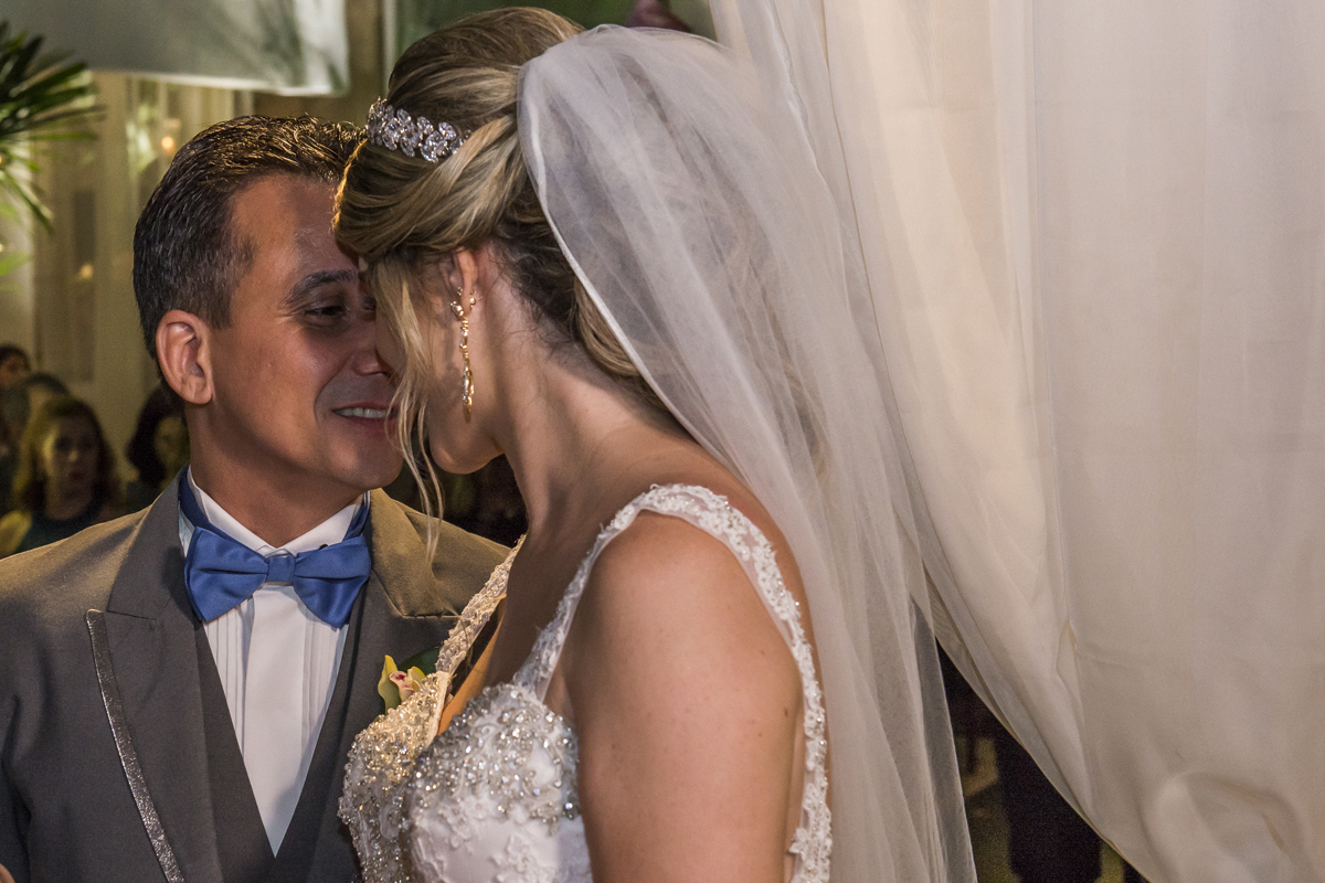 noiva  entrada casal casamento solar imperial niterói  padrinhos cerimonialista flores fotografia profissional rio de janeiro rústico campo praia casar 2018 2019 igreja cerimônia nossa casa estúdio floral branco altar fotógrafo criativo festa  decoração 