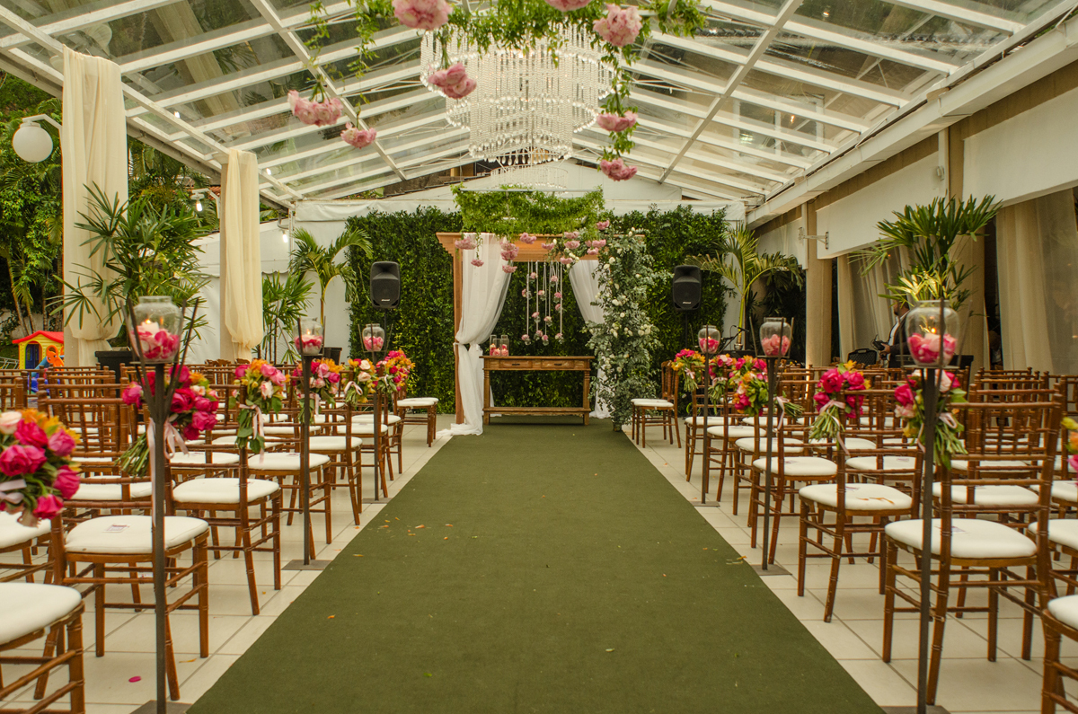 noiva making of casamento solar imperial niterói  piratininga cerimonialista flores fotografia profissional rio de janeiro rústico campo praia casar 2018 2019 igreja cerimônia nossa casa estúdio floral branco altar fotógrafo criativo festa  decoração