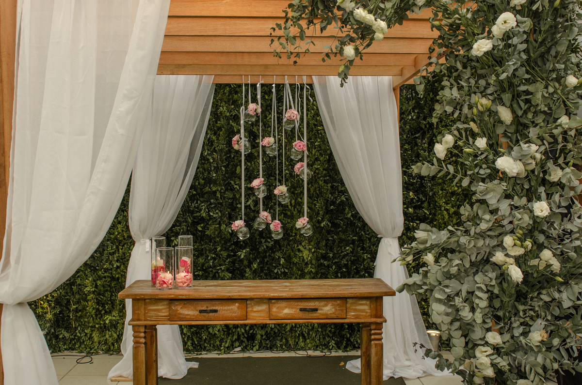 noiva making of casamento solar imperial niterói  piratininga cerimonialista flores fotografia profissional rio de janeiro rústico campo praia casar 2018 2019 igreja cerimônia nossa casa estúdio floral branco altar fotógrafo criativo festa  decoração