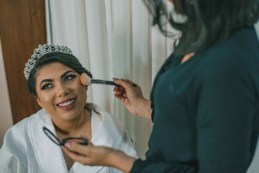 Fotografia de Casamento Rústico em Niterói Rio de Janeiro Noivas Making Of Cerimônia e festa Vestido branco maquiagem fotógrafo profissional pista de dança buffet decoração noivo casal ensaio wedding noite Igreja casar em local pequeno nossa casa estudio