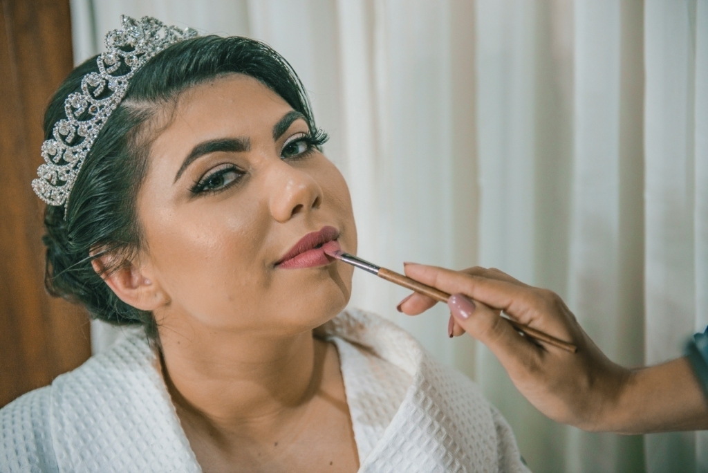 Fotografia de Casamento Rústico em Niterói Rio de Janeiro Noivas Making Of Cerimônia e festa Vestido branco maquiagem fotógrafo profissional pista de dança buffet decoração noivo casal ensaio wedding noite Igreja casar em local pequeno nossa casa estudio