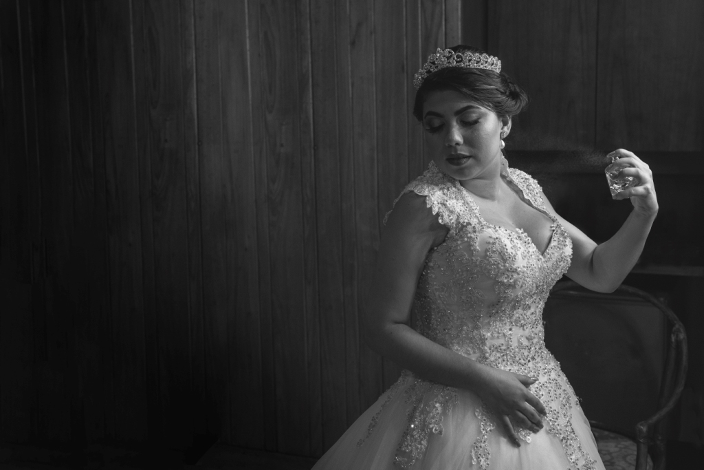 Fotografia de Casamento Rústico em Niterói Rio de Janeiro Noivas Making Of Cerimônia e festa Vestido branco maquiagem fotógrafo profissional pista de dança buffet decoração noivo casal ensaio wedding noite Igreja casar em local pequeno nossa casa estudio