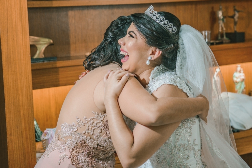 Fotografia de Casamento Rústico em Niterói Rio de Janeiro Noivas Making Of Cerimônia e festa Vestido branco maquiagem fotógrafo profissional pista de dança buffet decoração noivo casal ensaio wedding noite Igreja casar em local pequeno nossa casa estudio