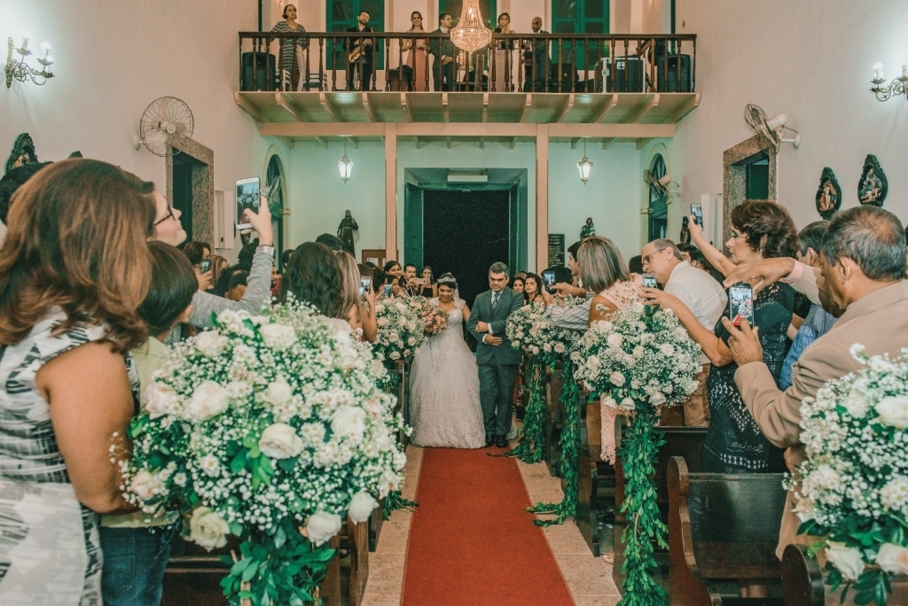 Fotografia de Casamento Rústico em Niterói Rio de Janeiro Noivas Making Of Cerimônia e festa Vestido branco maquiagem fotógrafo profissional pista de dança buffet decoração noivo casal ensaio wedding noite Igreja casar em local pequeno nossa casa estudio