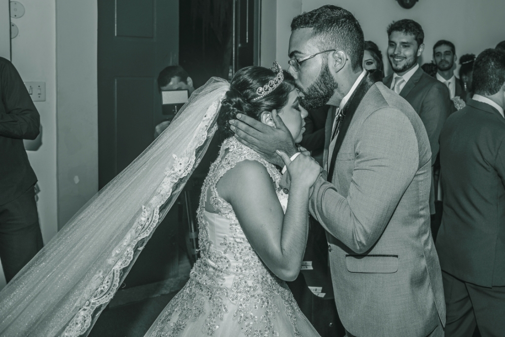 Fotografia de Casamento Rústico em Niterói Rio de Janeiro Noivas Making Of Cerimônia e festa Vestido branco maquiagem fotógrafo profissional pista de dança buffet decoração noivo casal ensaio wedding noite Igreja casar em local pequeno nossa casa estudio