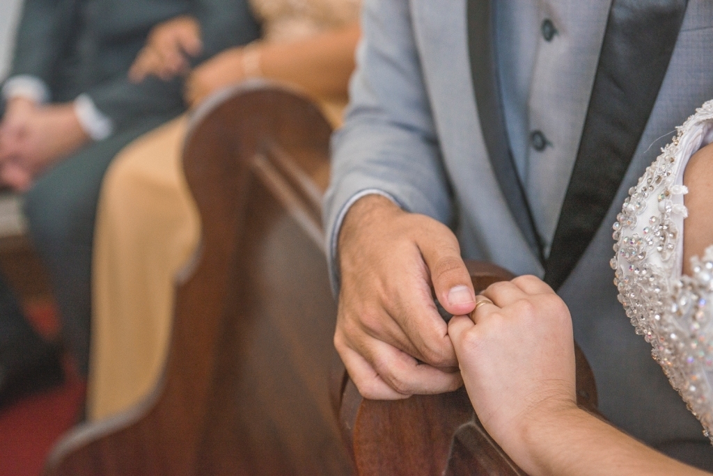 Fotografia de Casamento Rústico em Niterói Rio de Janeiro Noivas Making Of Cerimônia e festa Vestido branco maquiagem fotógrafo profissional pista de dança buffet decoração noivo casal ensaio wedding noite Igreja casar em local pequeno nossa casa estudio