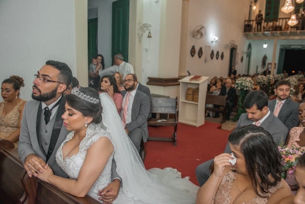 Fotografia de Casamento Rústico em Niterói Rio de Janeiro Noivas Making Of Cerimônia e festa Vestido branco maquiagem fotógrafo profissional pista de dança buffet decoração noivo casal ensaio wedding noite Igreja casar em local pequeno nossa casa estudio