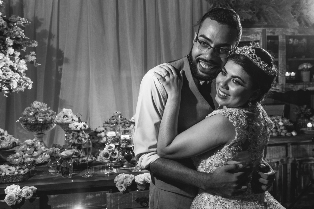 Fotografia de Casamento Rústico em Niterói Rio de Janeiro Noivas Making Of Cerimônia e festa Vestido branco maquiagem fotógrafo profissional pista de dança buffet decoração noivo casal ensaio wedding noite Igreja casar em local pequeno nossa casa estudio