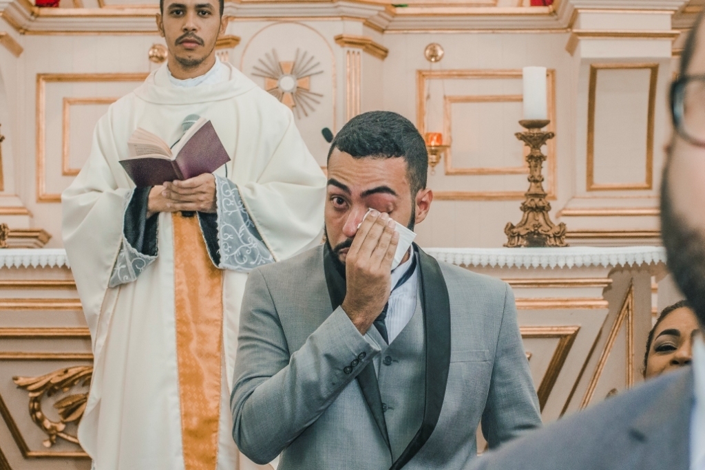Fotografia de Casamento Rústico em Niterói Rio de Janeiro Noivas Making Of Cerimônia e festa Vestido branco maquiagem fotógrafo profissional pista de dança buffet decoração noivo casal ensaio wedding noite Igreja casar em local pequeno nossa casa estudio