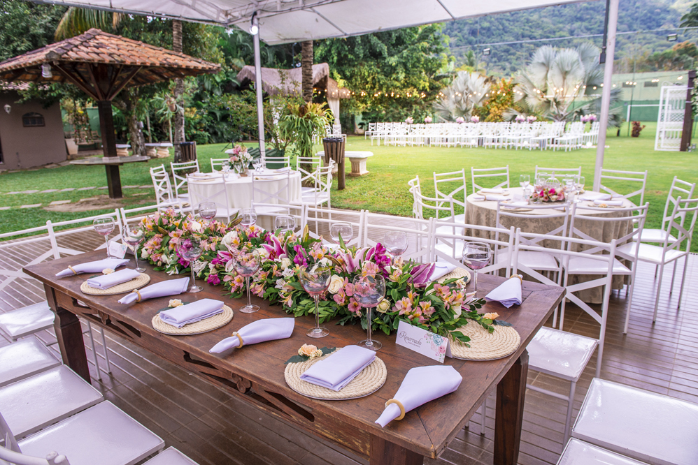 Fotógrafo de casamento em Niterói Rio de Janeiro Nossa Casa Estúdio Decoração rústica bolo de festa com docinhos  salao de festas tendências 2019 acessórios noiva noivo casamento na praia no campo muro inglês naked cake flores melhor fotografia 