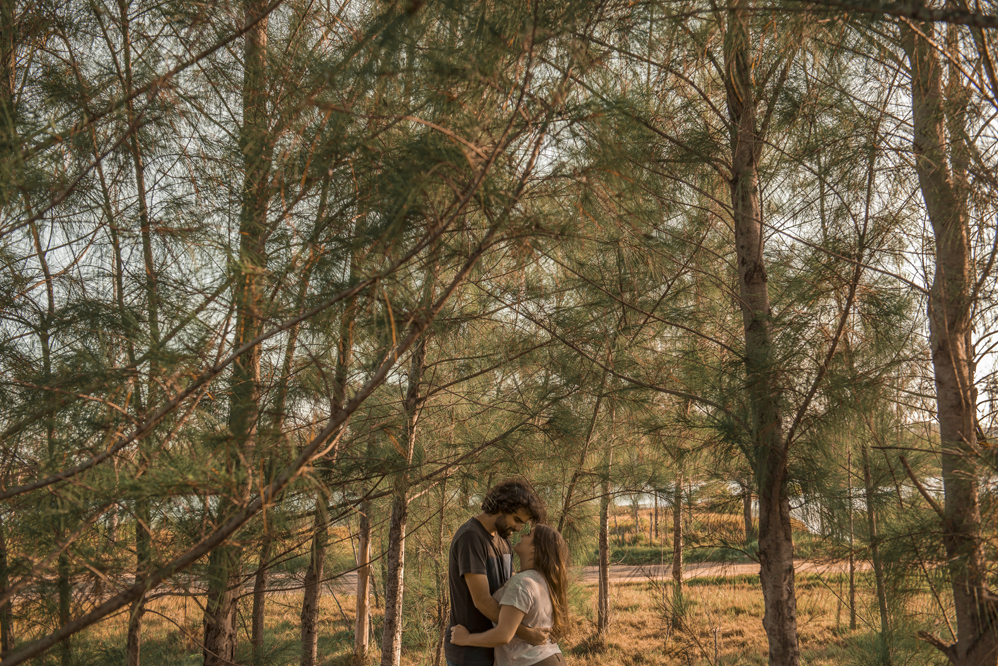 Nossa Casa Estúdio Ensaio Pré Wedding fotógrafo de casamento em Niterói Cabo Frio Bùzios Rio de Janeiro Rústico casar na praia de dia ao por do sol fotografias criativas roupas para ensaio vestido e decoração ensaio externo profissional Gilson Freitas