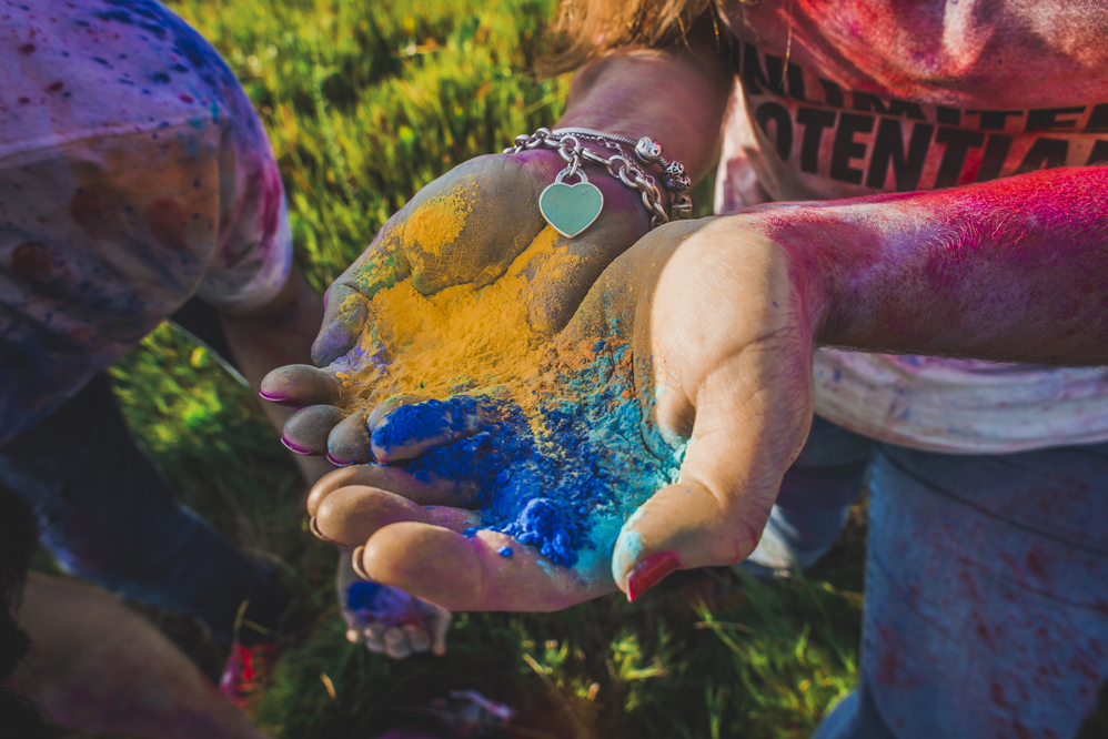 Nossa Casa Estúdio Ensaio Pré Wedding fotógrafo de casamento em Niterói Cabo Frio Bùzios Rio de Janeiro Rústico casar na praia de dia  por do sol fotografias criativas roupas para ensaio com tinta em pó colorida ensaio externo profissional Gilson Freitas