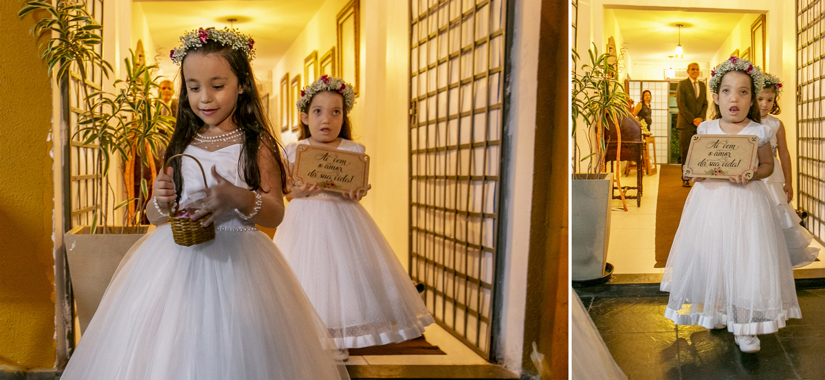 Daminhas de honra entrando em cerimônia casamento no Rio de Janeiro vestido para daminha branco com plaquinhas na mão e flores na cabeça Nossa casa estúdio