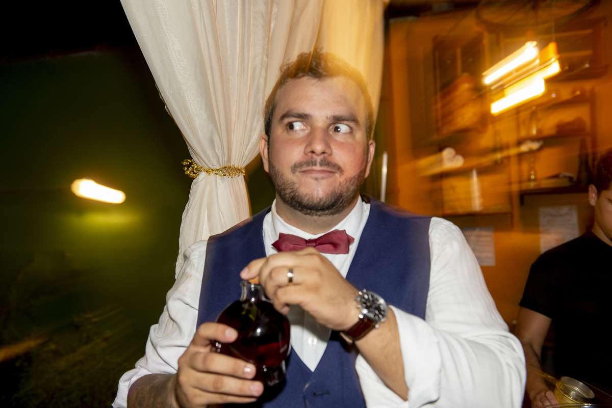Nossa Casa Estúdio Fotografia profissional de casamento em Niterói e Rio de Janeiro Festa Resende convidados na pista noivo e noiva cerimônia 
