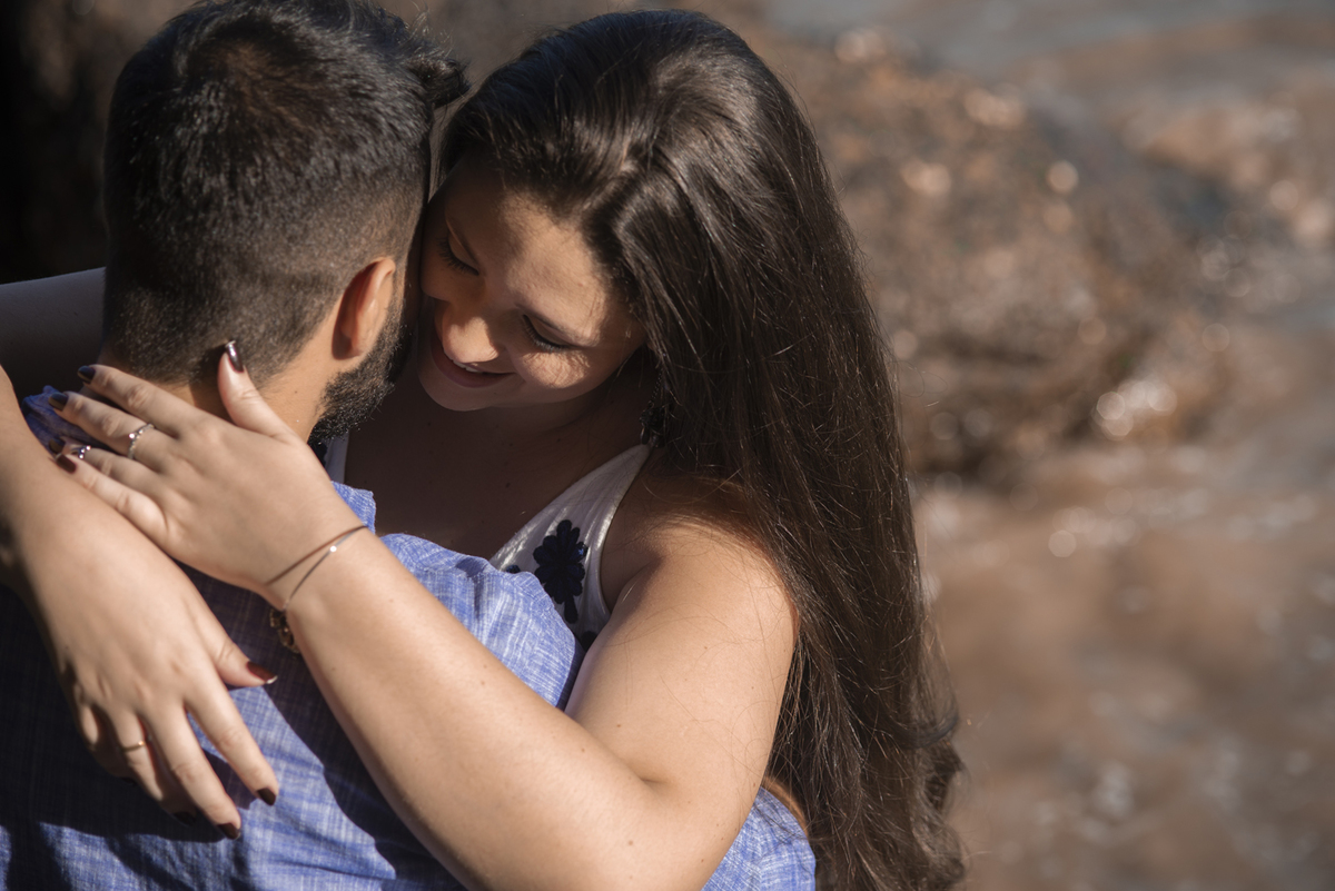 Nossa Casa Estúdio ensaio pré wedding casamento em niterói rio de janeito na beira do mar rústico na areia fotografo profissional dicas que roupa para ensaio vestido da noiva tendências melhores lugareis na praia para fotografar ao por do Sol ideias 