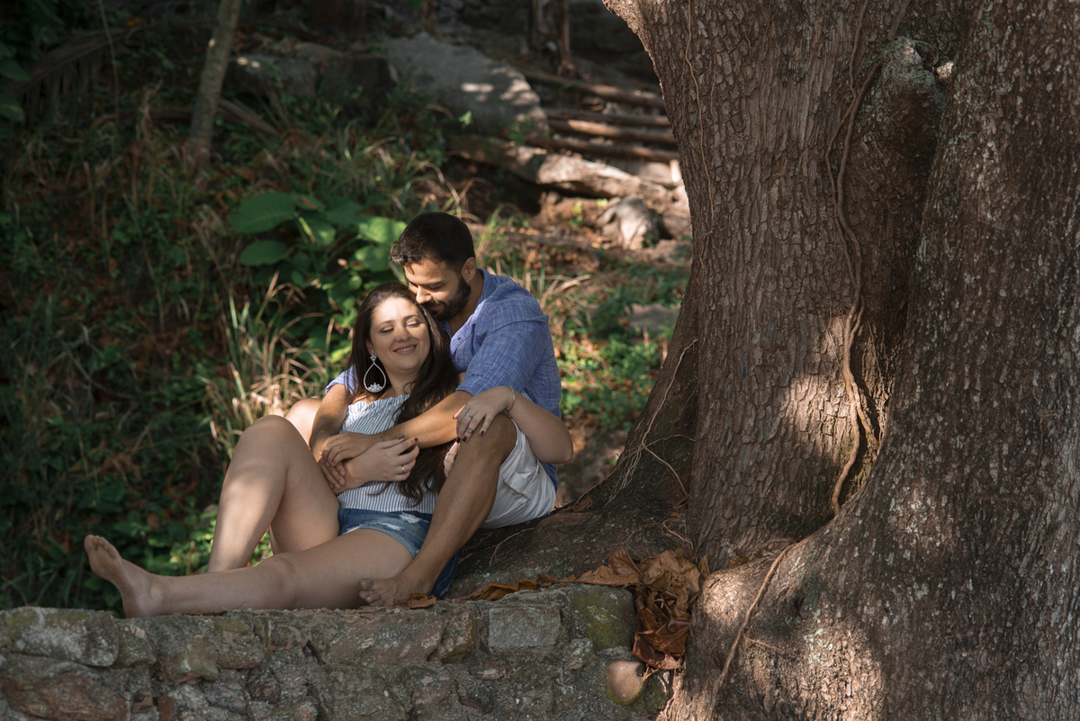 Nossa Casa Estúdio ensaio pré wedding casamento em niterói rio de janeito na beira do mar rústico na areia fotografo profissional dicas que roupa para ensaio vestido da noiva tendências melhores lugareis na praia para fotografar ao por do Sol ideias 