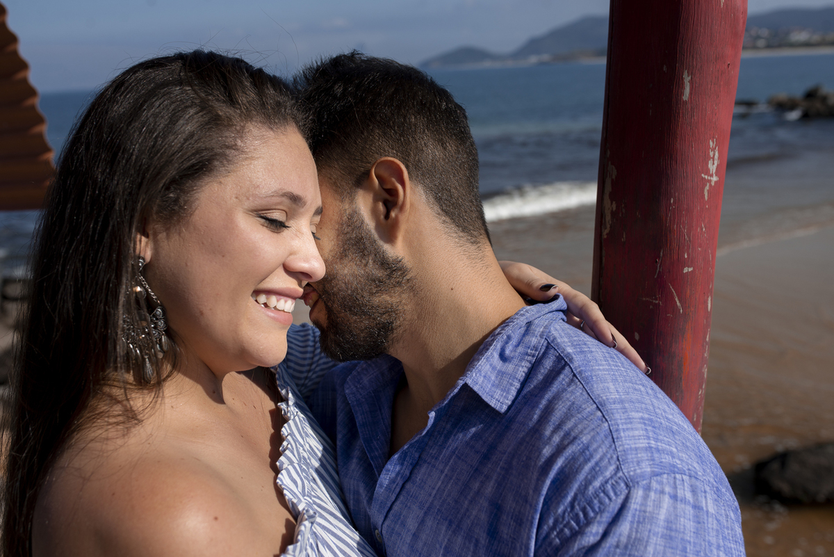 Nossa Casa Estúdio ensaio pré wedding casamento em niterói rio de janeito na beira do mar rústico na areia fotografo profissional dicas que roupa para ensaio vestido da noiva tendências melhores lugareis na praia para fotografar ao por do Sol ideias 