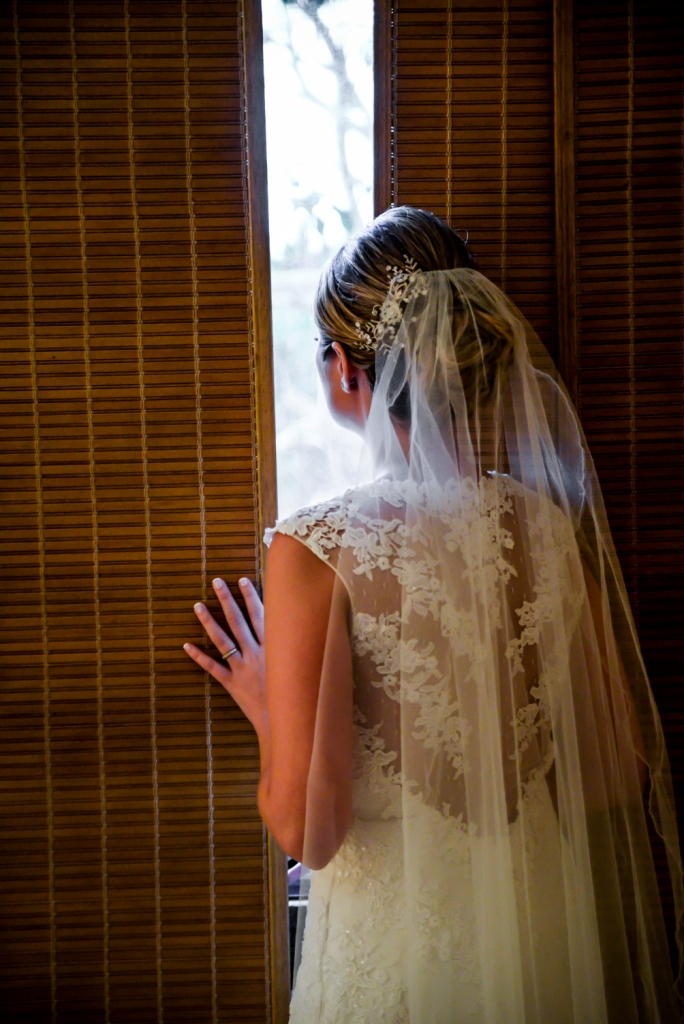 Fotografia de casamento em buzios rio de janeiro pousada da cyssa inesquecível casamento zankyou wedding fotógrafo estilo rústico making of da noiva vestido branco rendado véu e grinalda