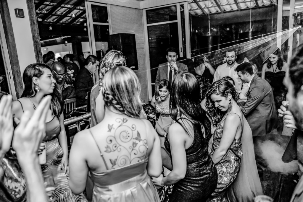 Fotografia de casamento em buzios rio de janeiro pousada da cyssa inesquecível casamento zankyou wedding fotógrafo estilo rústico pista de dança festa de casamento dj músicas para cerimônia de casamento