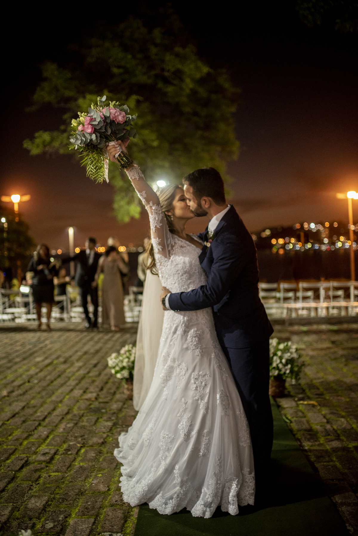 Nossa Casa Estúdio - Fotografia de casamento em Niterói rj rio de janeiro noiva noivo vestido da noiva terno do noivo 