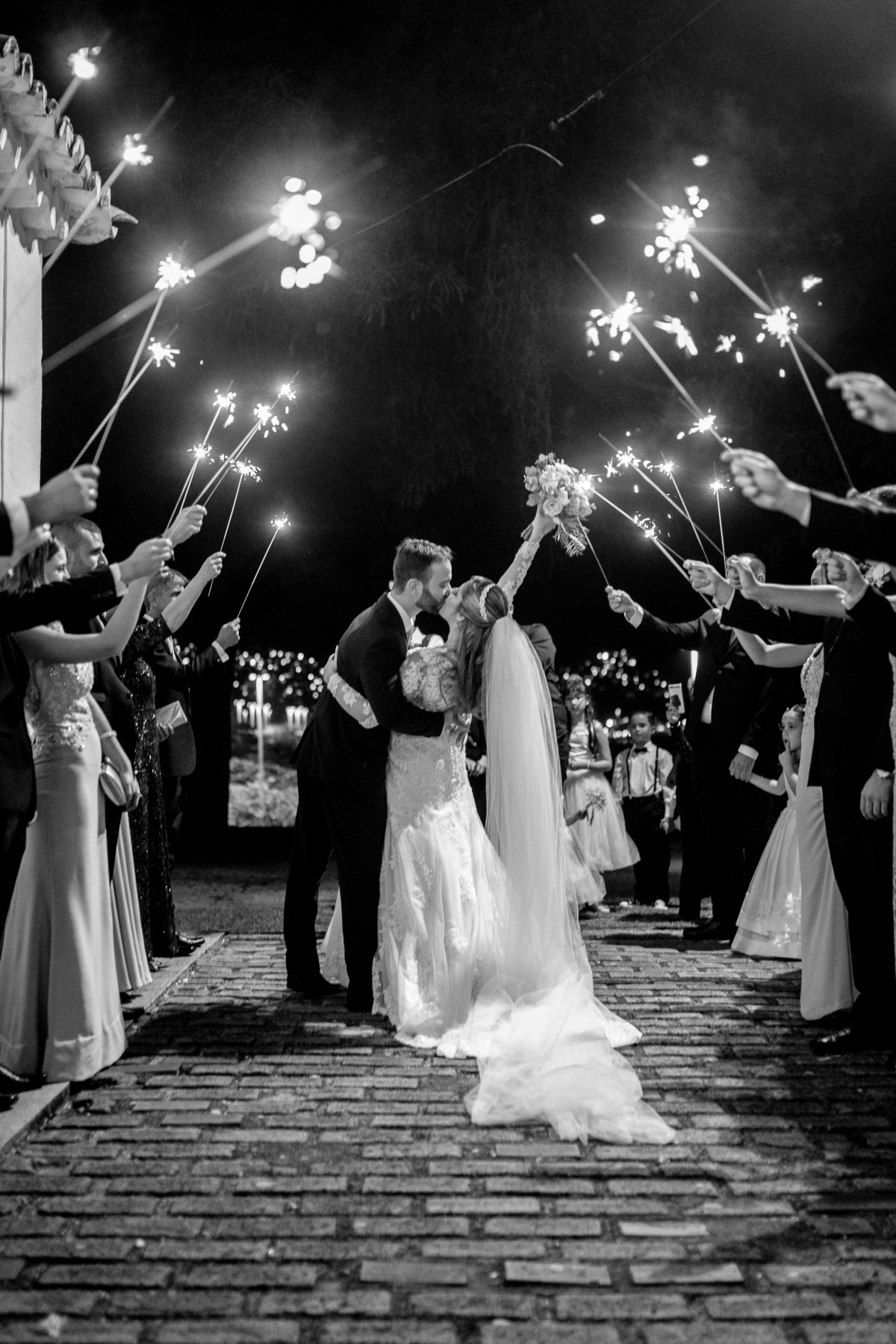 Nossa Casa Estúdio - Fotografia de casamento em Niterói rj rio de janeiro noiva noivo vestido da noiva terno do noivo 