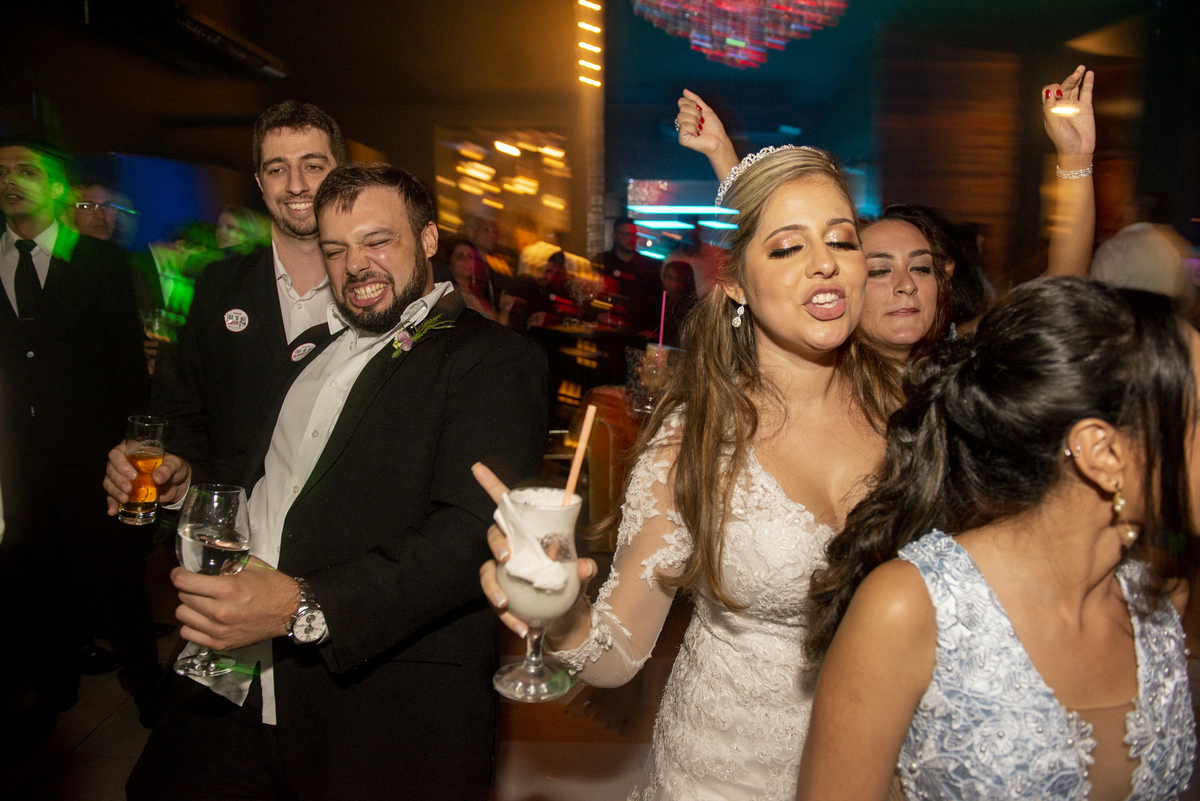 Nossa Casa Estúdio - Fotografia de casamento em Niterói rj rio de janeiro noiva noivo vestido da noiva terno do noivo 