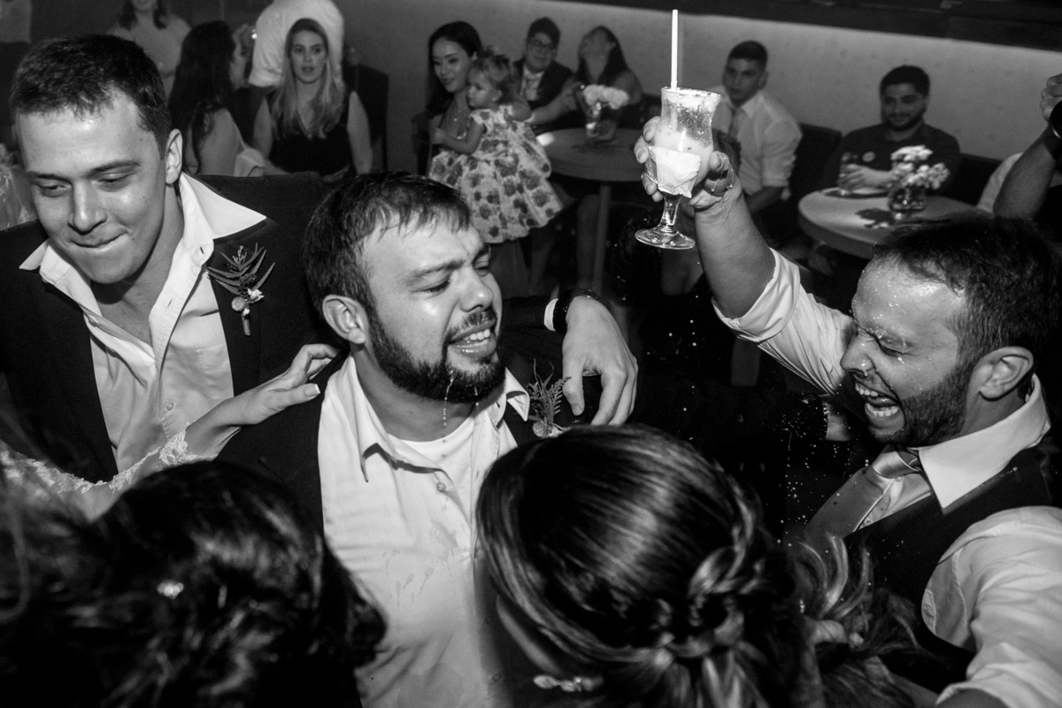 Nossa Casa Estúdio - Fotografia de casamento em Niterói rj rio de janeiro noiva noivo vestido da noiva terno do noivo 