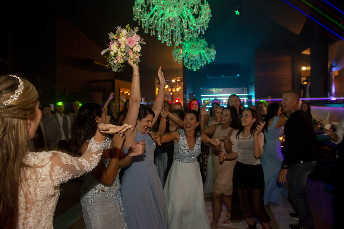 Nossa Casa Estúdio - Fotografia de casamento em Niterói rj rio de janeiro noiva noivo vestido da noiva terno do noivo 