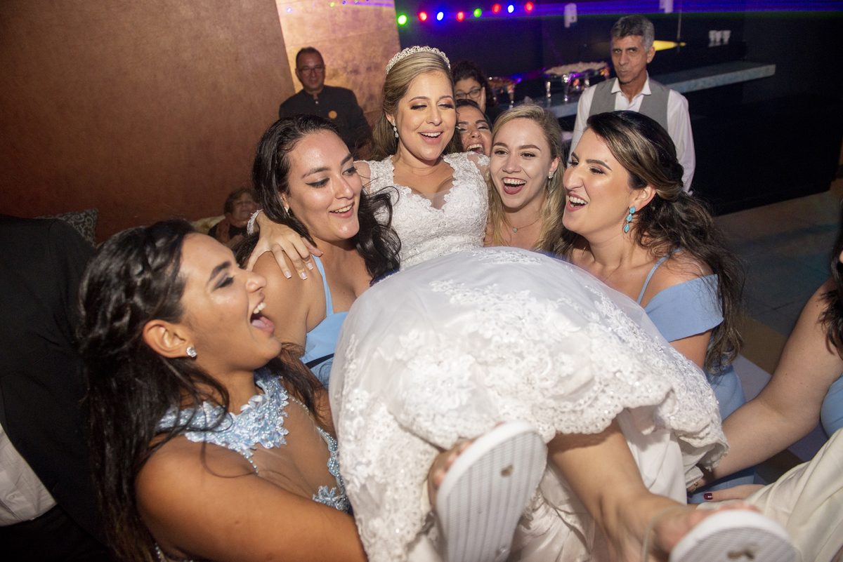 Nossa Casa Estúdio - Fotografia de casamento em Niterói rj rio de janeiro noiva noivo vestido da noiva terno do noivo 