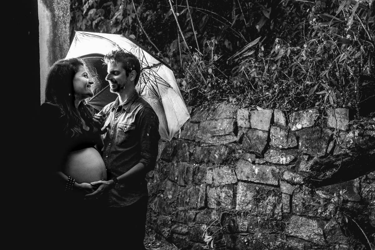 Ensaio Gestante em Teresópolis pousada linda e aconchegante com lareira fotografia nossa casa estúdio rio de janeiro roupas para grávidas mamãe bebê gravidinha chuva