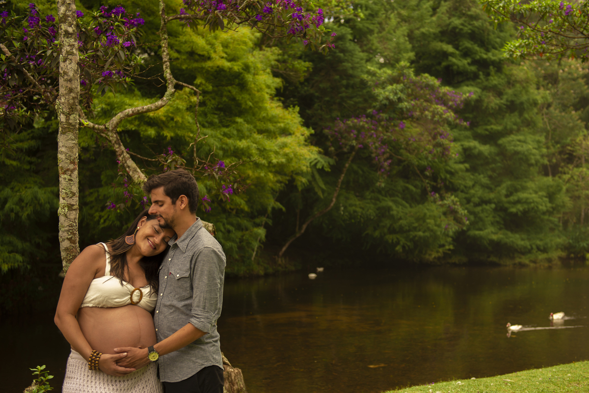 Ensaio Gestante em Teresópolis pousada linda e aconchegante com lareira fotografia nossa casa estúdio rio de janeiro roupas para grávidas mamãe bebê gravidinha beira do lago 