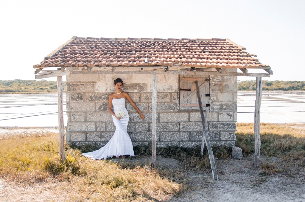 pre wedding, modelo vestida de noiva, casal de noivos, sessão fotográfica, nossa casa estúdio, araruama rio de janeiro, salinas, fotos de noiva, editorial de noivas