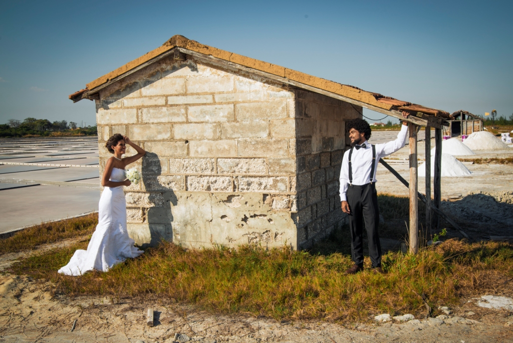 pre wedding, modelo vestida de noiva, casal de noivos, sessão fotográfica, nossa casa estúdio, araruama rio de janeiro, salinas, fotos de noiva, editorial de noivas, making of noivo
