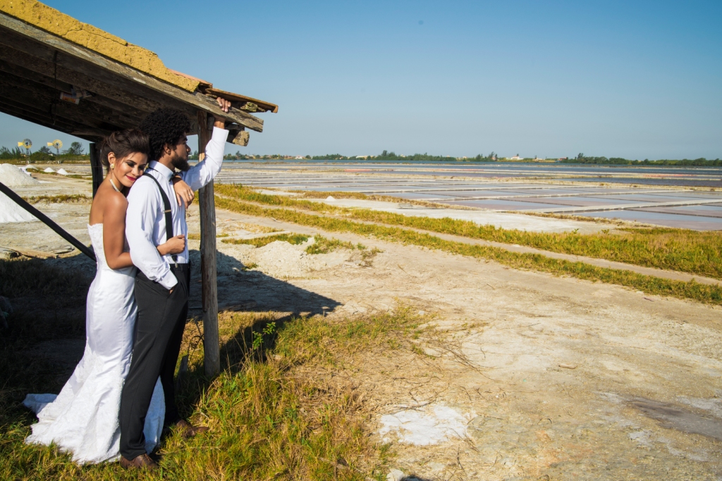 pre wedding, modelo vestida de noiva, casal de noivos, sessão fotográfica, nossa casa estúdio, araruama rio de janeiro, salinas, fotos de noiva, editorial de noivas, making of noivo
