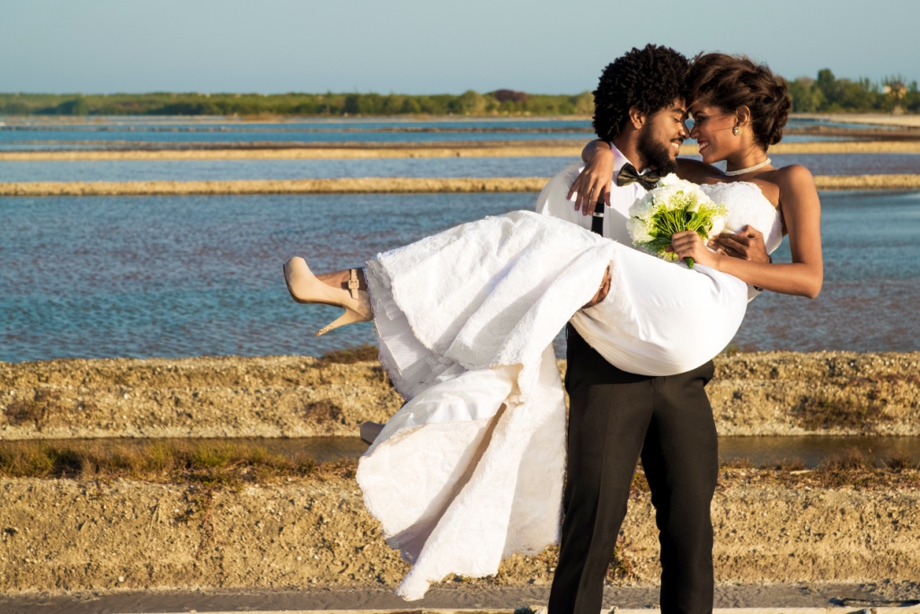 pre wedding, modelo vestida de noiva, casal de noivos, sessão fotográfica, nossa casa estúdio, araruama rio de janeiro, salinas, fotos de noiva, editorial de noivas, making of noivo casal