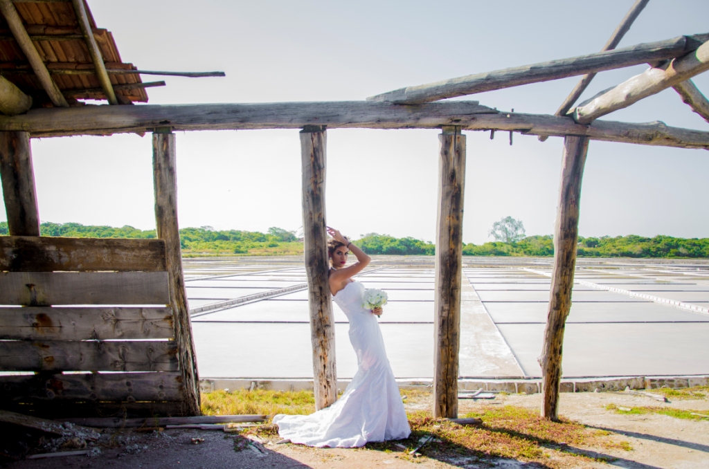 pre wedding, modelo vestida de noiva, casal de noivos, sessão fotográfica, nossa casa estúdio, araruama rio de janeiro, salinas, fotos de noiva, editorial de noivas, making of noiva