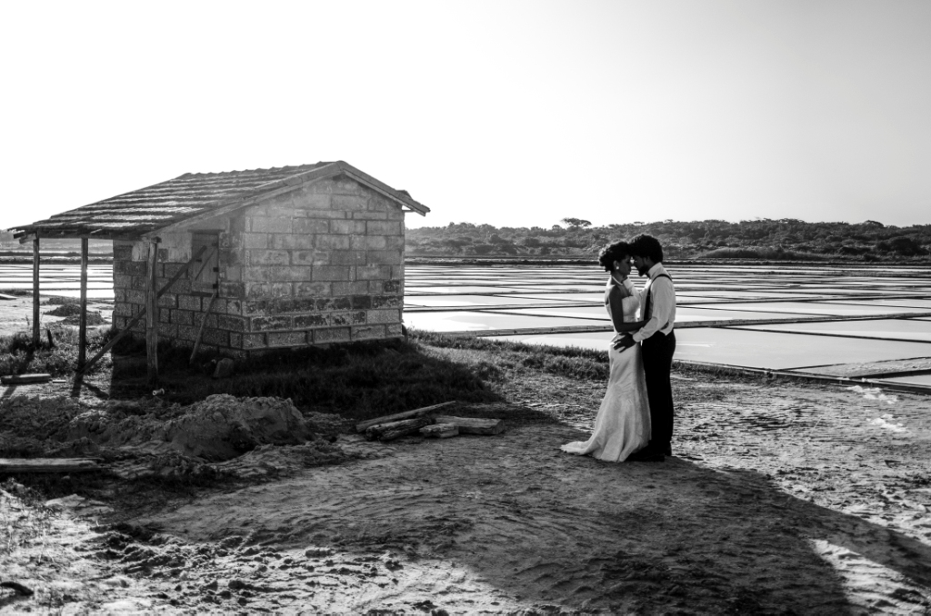 pre wedding, modelo vestida de noiva, casal de noivos, sessão fotográfica, nossa casa estúdio, araruama rio de janeiro, salinas, fotos de noiva, editorial de noivas, making of noivo por do sol