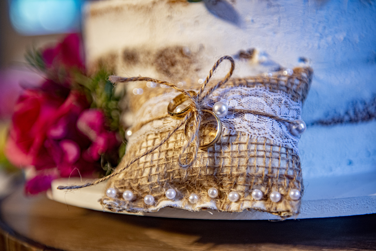 Nossa Casa Estúdio fotografia de casamento no Rio de Janeiro e em Niterói Aliança de noivado anel decoração rústica 