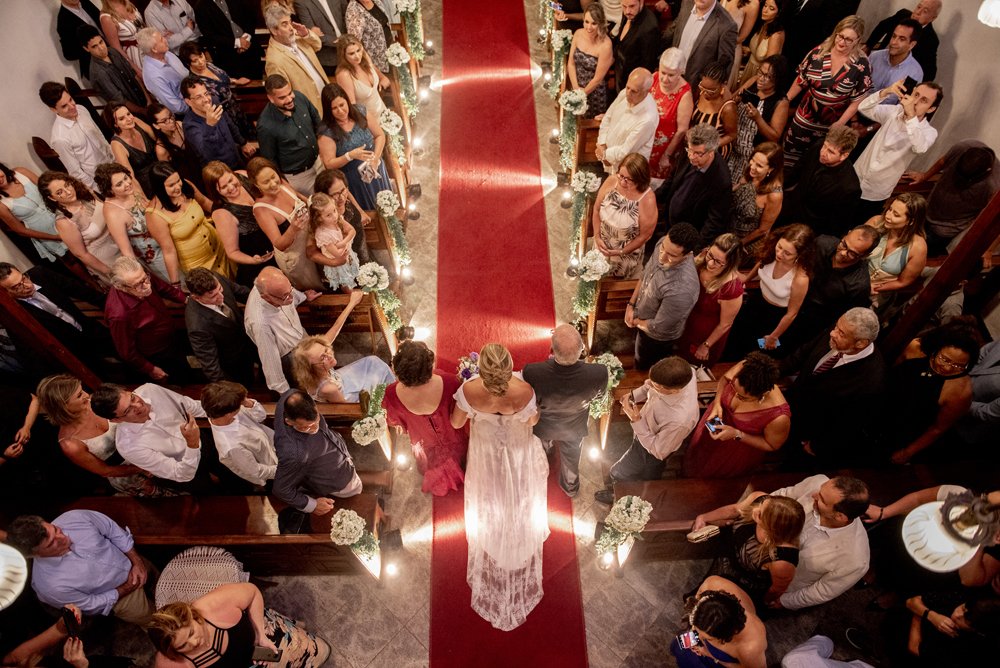 Nossa Casa Estúdio Fotografia de casamento no rio de janeiro em Niterói alto da boa vista igreja nossa senhora da Luz making of da noiva vestido branco grande dia maquiagem cabelo e penteado cerimônia de casamento festa bolo decoração noivo terno 